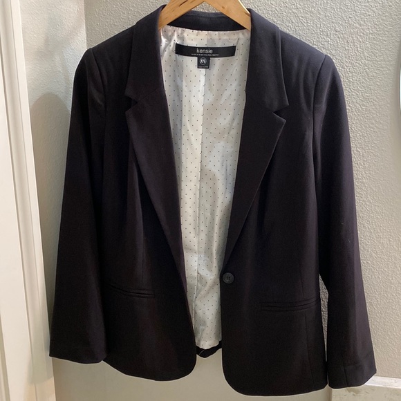 Classic Kenzie black blazer. Gently worn. Great condition.